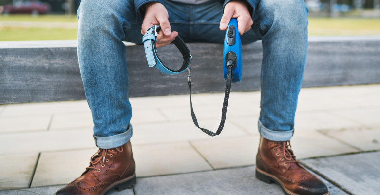 Bărbat cu o lesă goală/ Profimedia