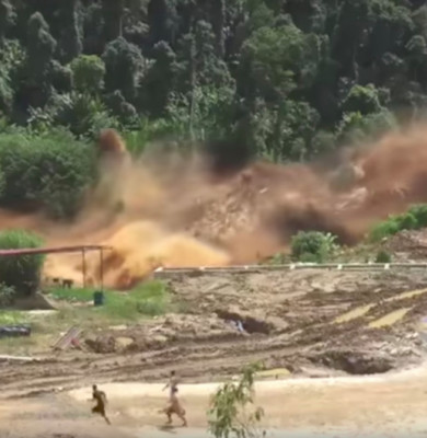 Barajul din Laos a cedat