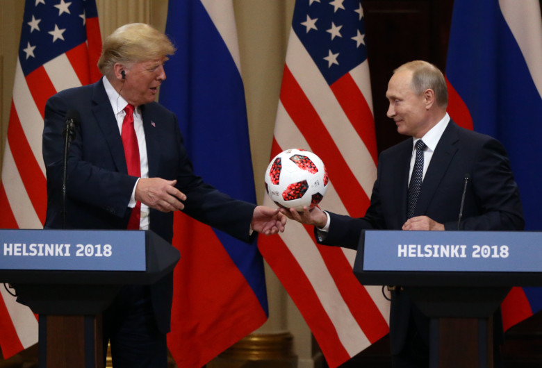 Mingea dată de Putin lui Trump