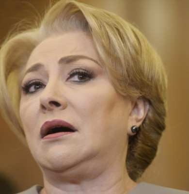 Viorica Dăncilă, cu gura căscată