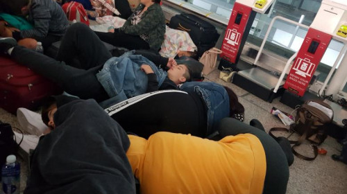 Pasageri dormind în aeroportul Stansted