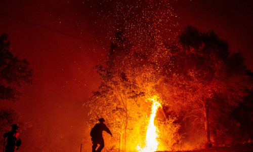 Incendii în California