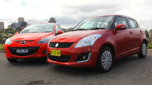 Suzuki și Mazda, mașini pe stradă