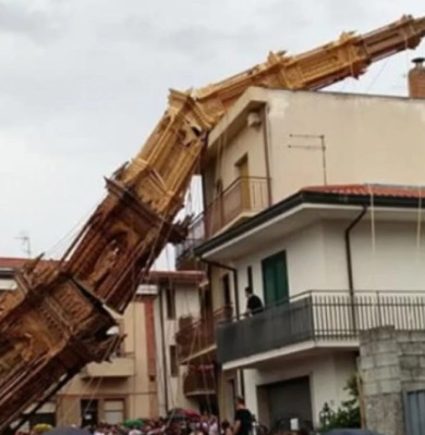 Turn prăbușit în Italia