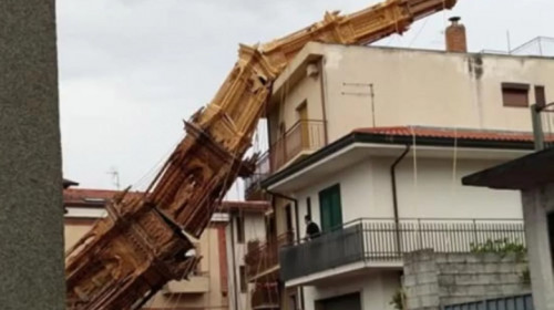 Turn prăbușit în Italia
