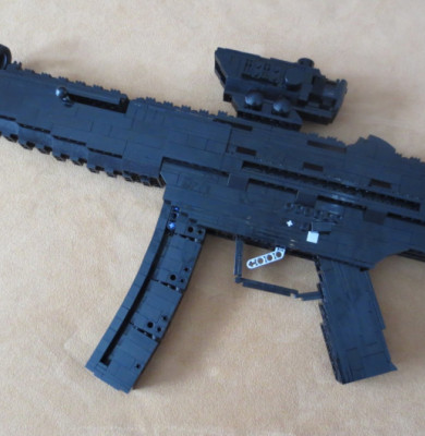 Armă LEGO