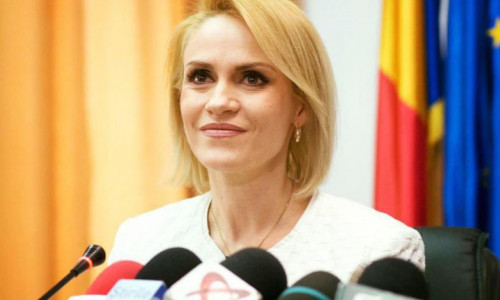 Gabriela Firea, la microfoane