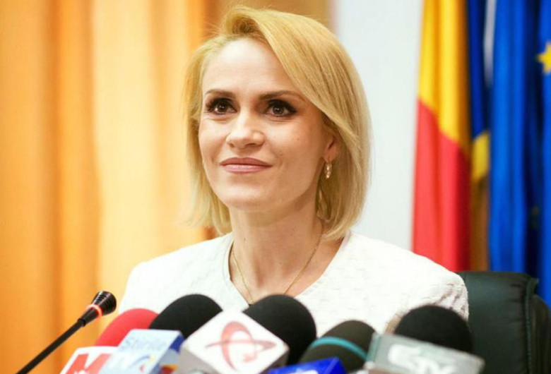 Gabriela Firea, la microfoane