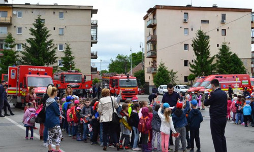 Școli fără autorizație ISU, pompieri cu elevi