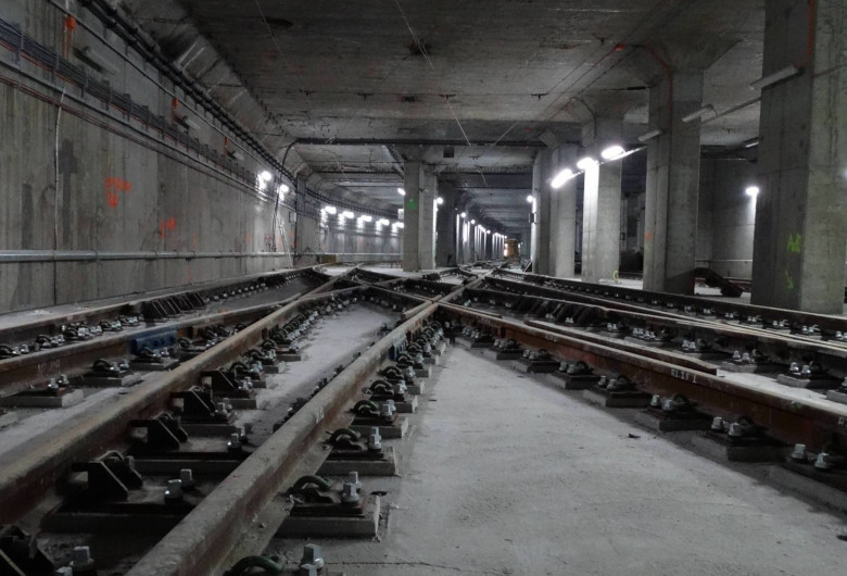 Lucrări la metrou, tunel, șine