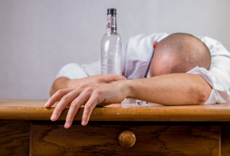 Alcoolic, bețiv, băutură