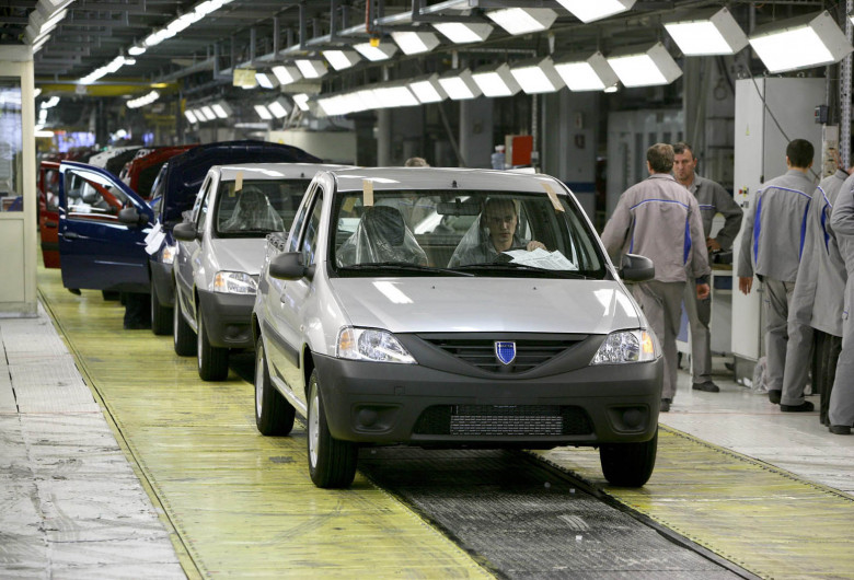 Muncitorii De La Dacia Revin La Lucru Uzina Auto De La Mioveni Reia Progresiv Activitatea