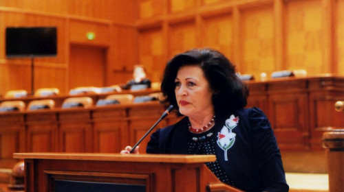 elvira-sarapatin-parlament