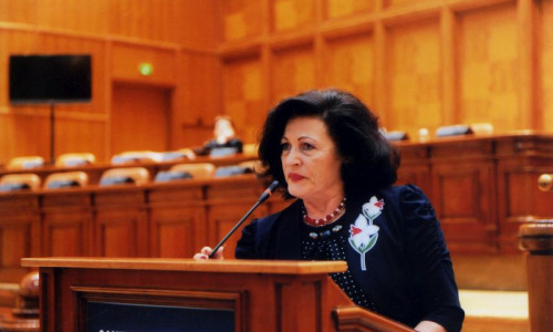 elvira-sarapatin-parlament