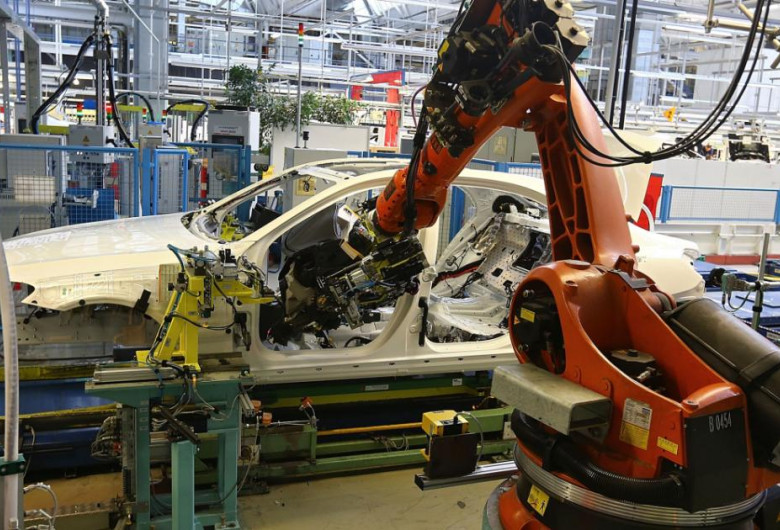 Roboți industriali, auto