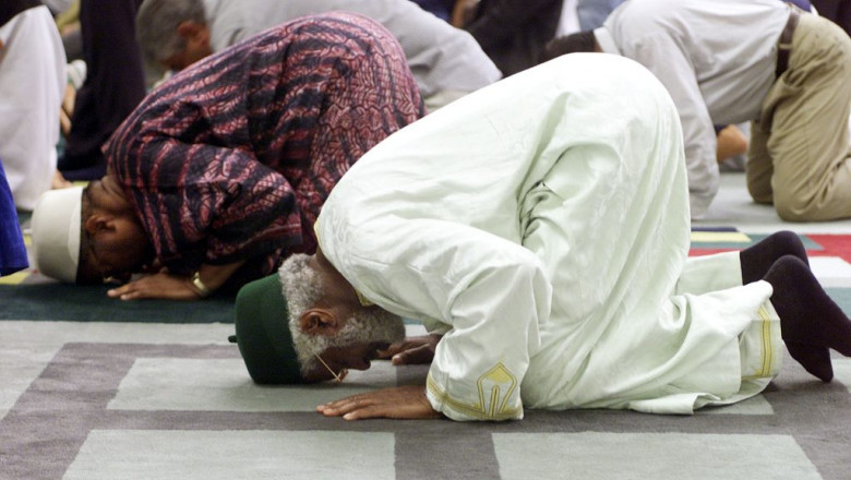 Musulmani se roagă