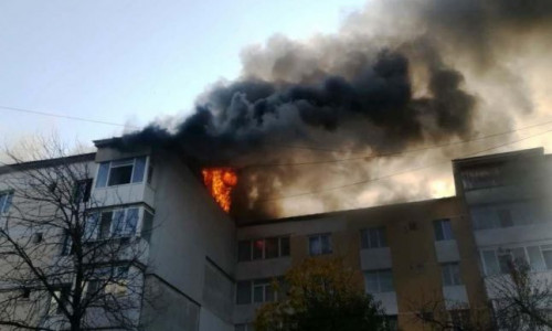 Incendiu în bloc din Piatra Neamț