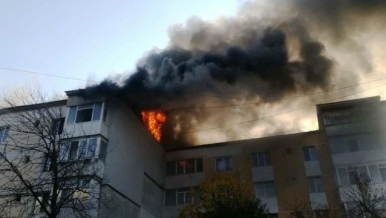 Incendiu în bloc din Piatra Neamț