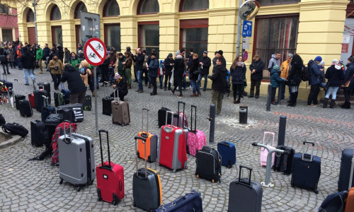 Protest cu valize la PSD Sibiu