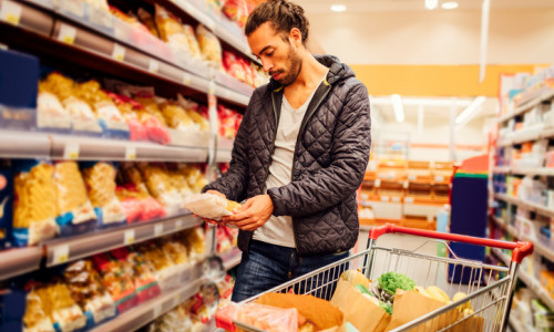 Client în hypermarket de vegani