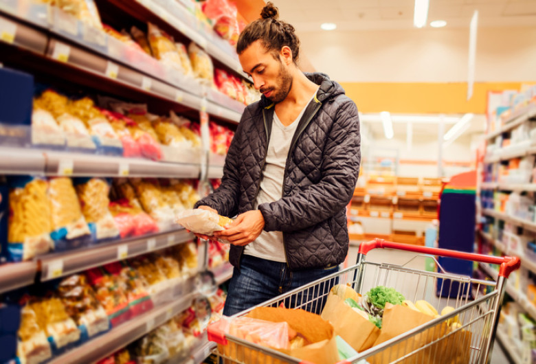 Client în hypermarket de vegani