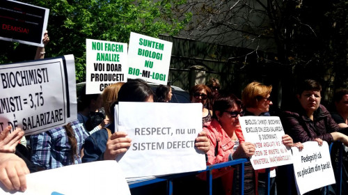 Biologi și chimiști protest