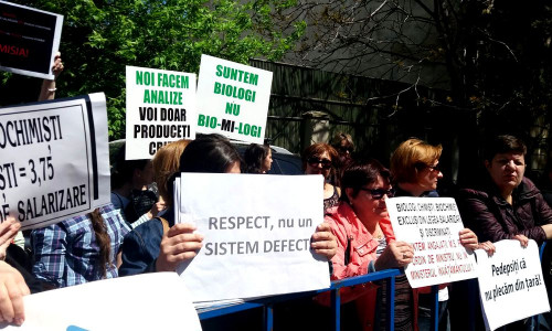 Biologi și chimiști protest