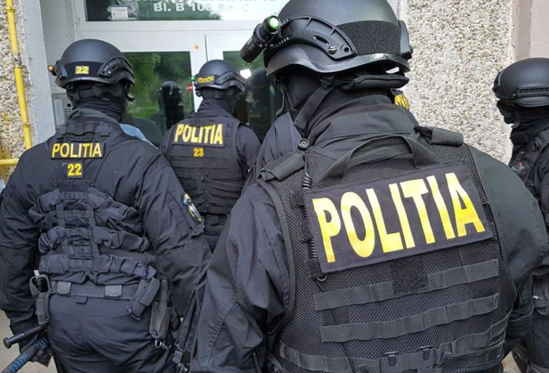 Percheziții,mascați