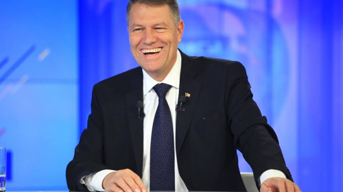 Iohannis râde