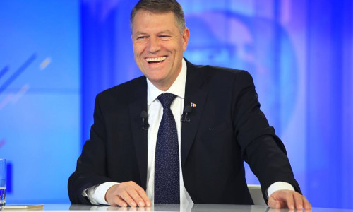 Iohannis râde