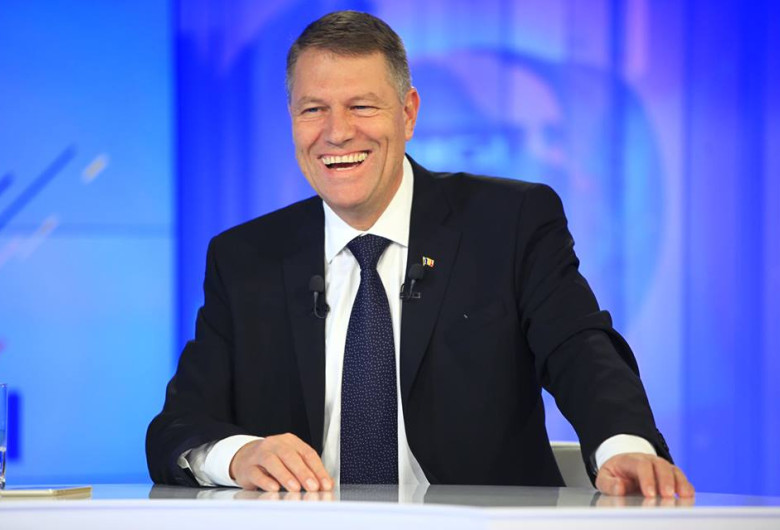 Iohannis râde