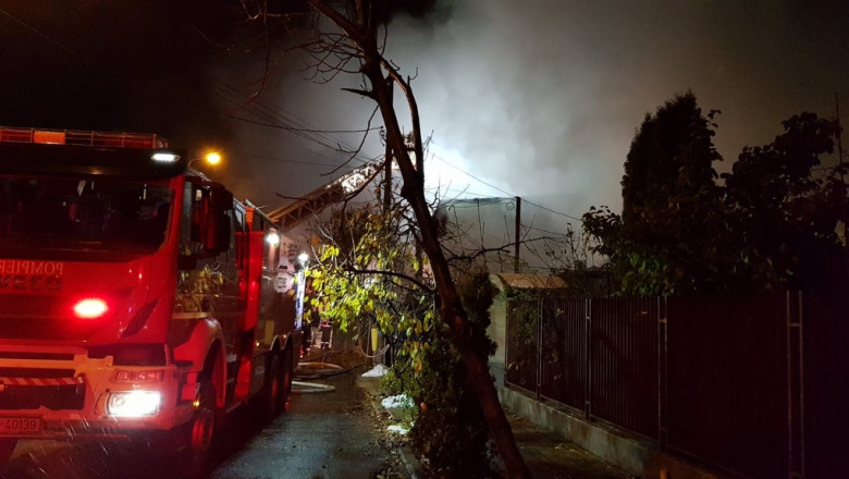 Incendiu la case din Bucureștii Noi