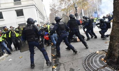 Proteste-violente-in-Franta--Zeci-de-raniti-si-peste-220-de-manifestanti-retinuti-la-Paris--Video-
