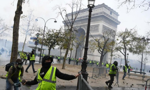 Proteste la Paris