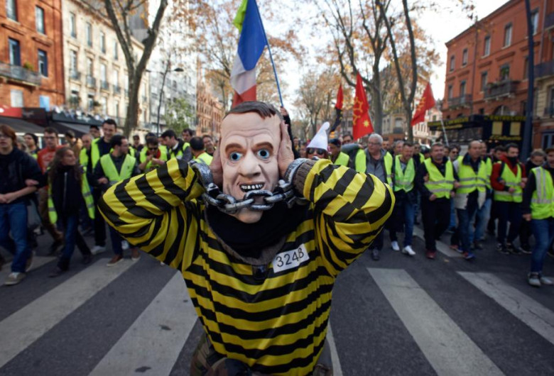 Proteste în Franța cu „vestele galbene”