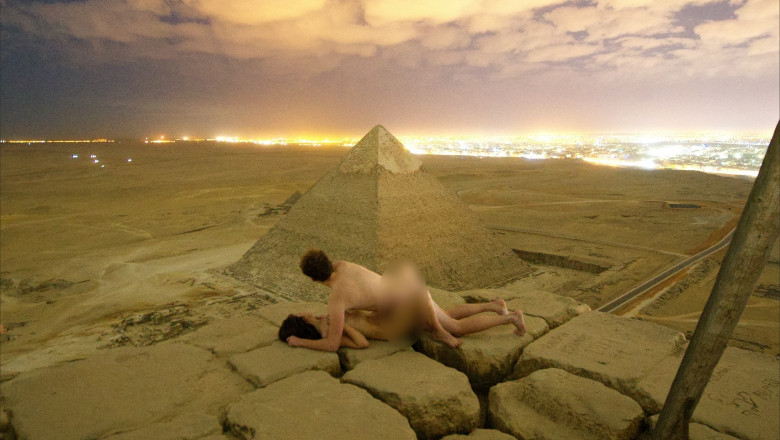 Fotograf danez, sex pe Piramida lui Keops