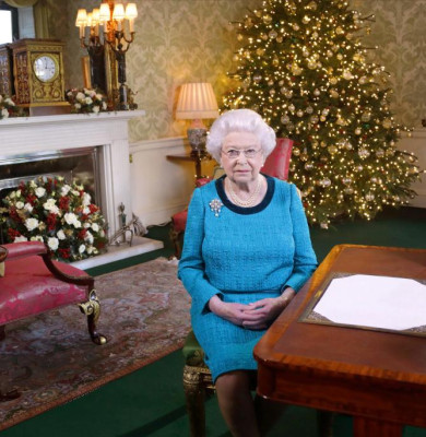 Regina Elisabeta a Marii Britanii