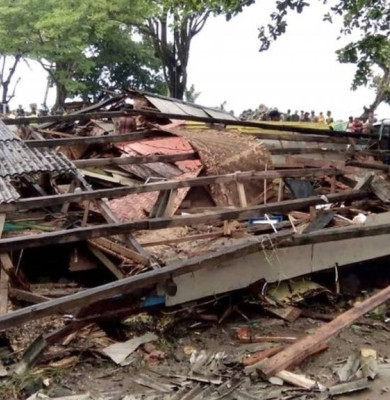 Casă distrusă de tsunami în Indonezia