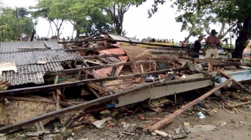 Casă distrusă de tsunami în Indonezia