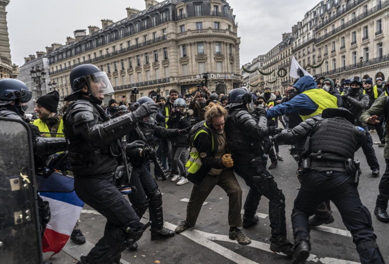 Protestul Vestelor Galbene din Paris