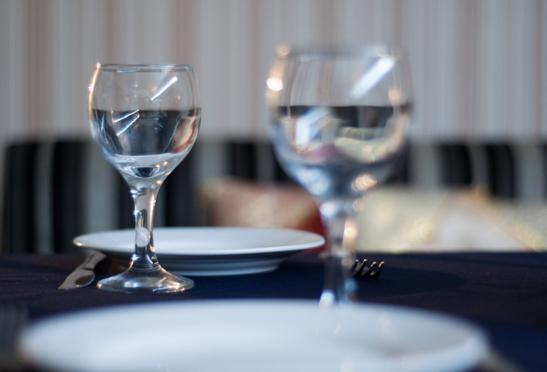 Apă la restaurant