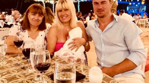 Elena Udrea cu familia, în Costa Rica