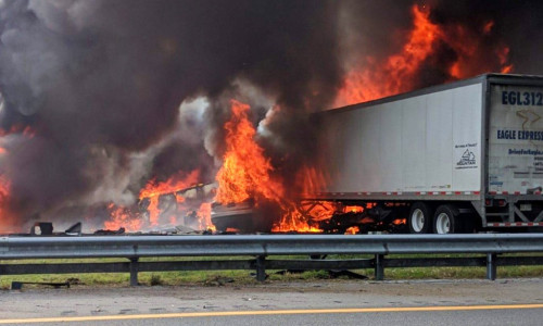 Accident cu incendiu pe o autostradă din Florida