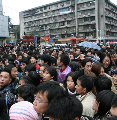 Chinezi mulți