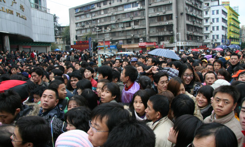 Chinezi mulți