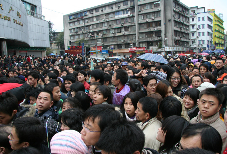 Chinezi mulți