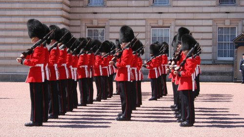 Buckingham Palace guards play Bohemian Rhapsody