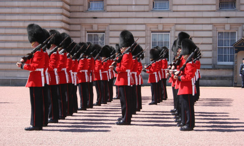 Buckingham Palace guards play Bohemian Rhapsody