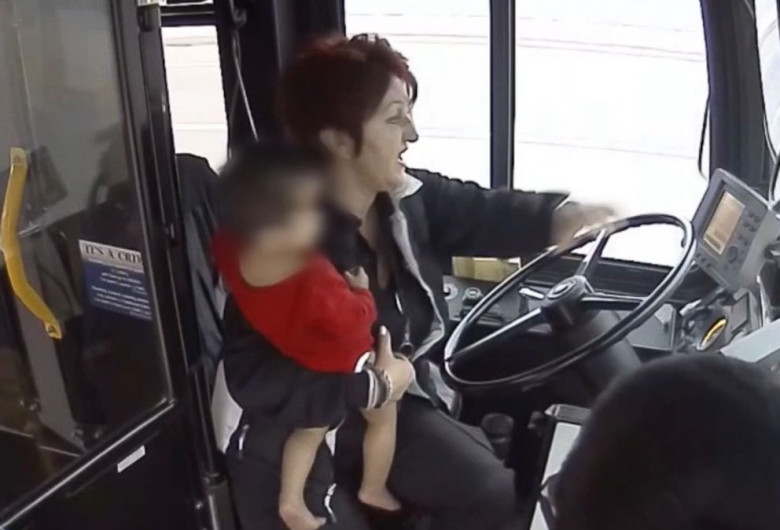 bus-driver-rescues-child-03-ht-jc-190110_hpMain_4x3_992