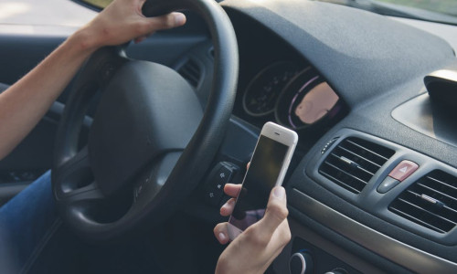 Cu telefonul mobil la volan